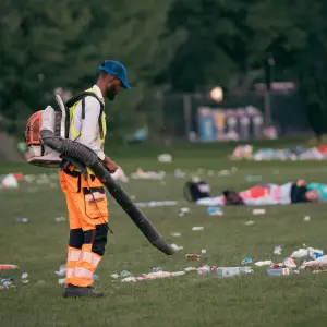 outdoor event clean up